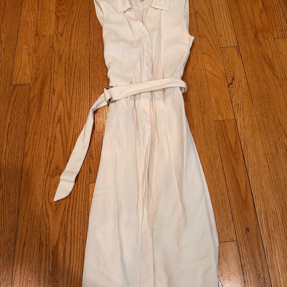 Elegant White Sleeveless Dress